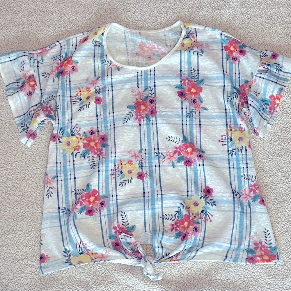 Women’s ruffle sleeve floral top